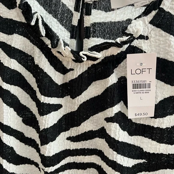 Tiger Print Textured Ruffle Top - Picture 8 of 9